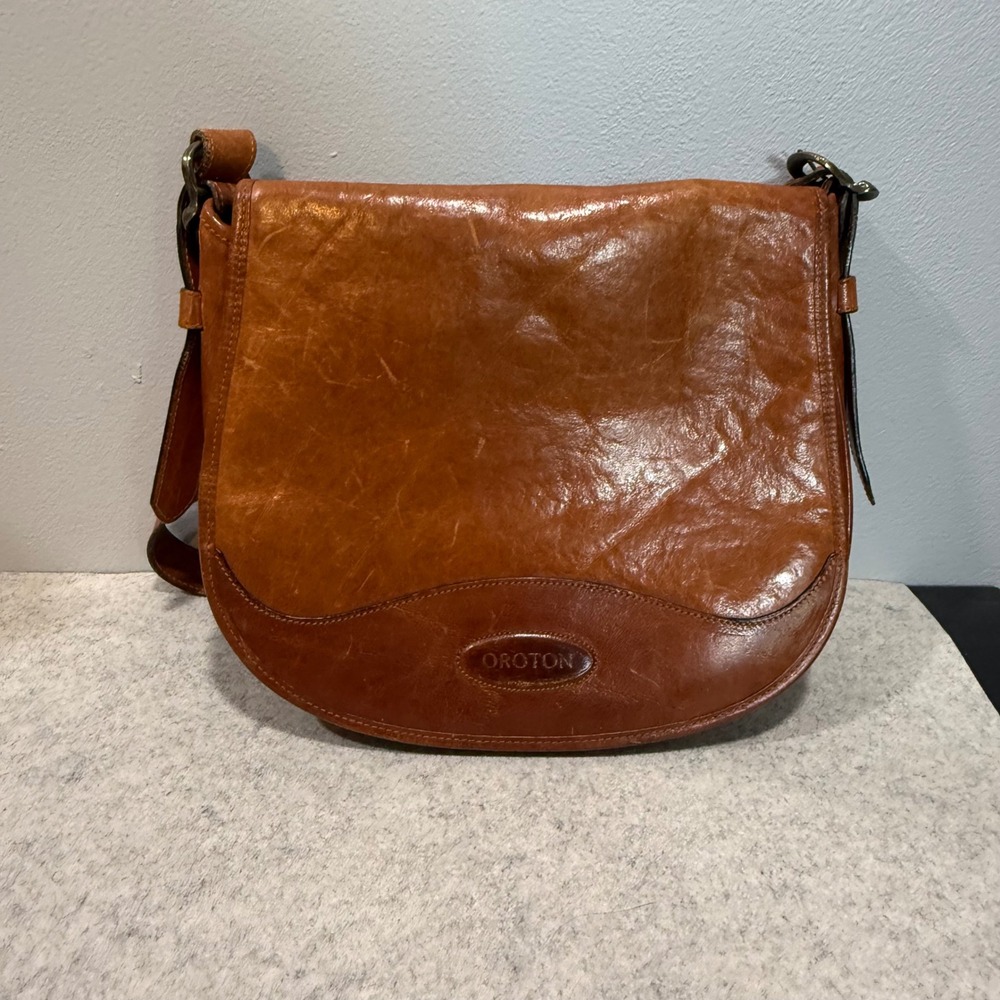 Oroton Cognac Brown Leather Crossbody Messenger Bag Vintage Saddle Flap